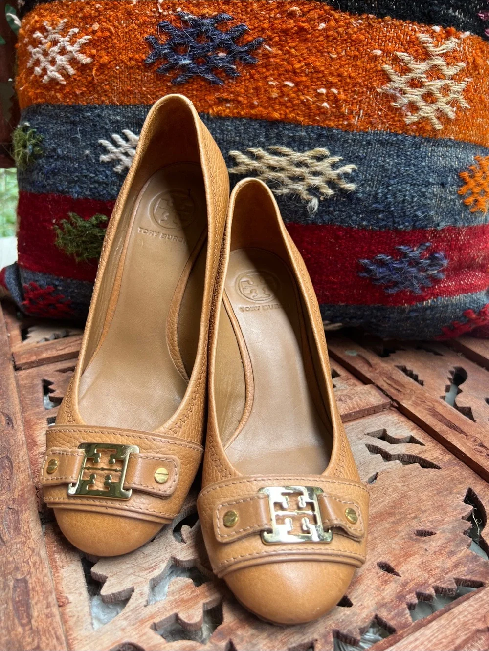 NWOB!  Tory Burch Tan Leather closed toe wedges with Gold Emblem